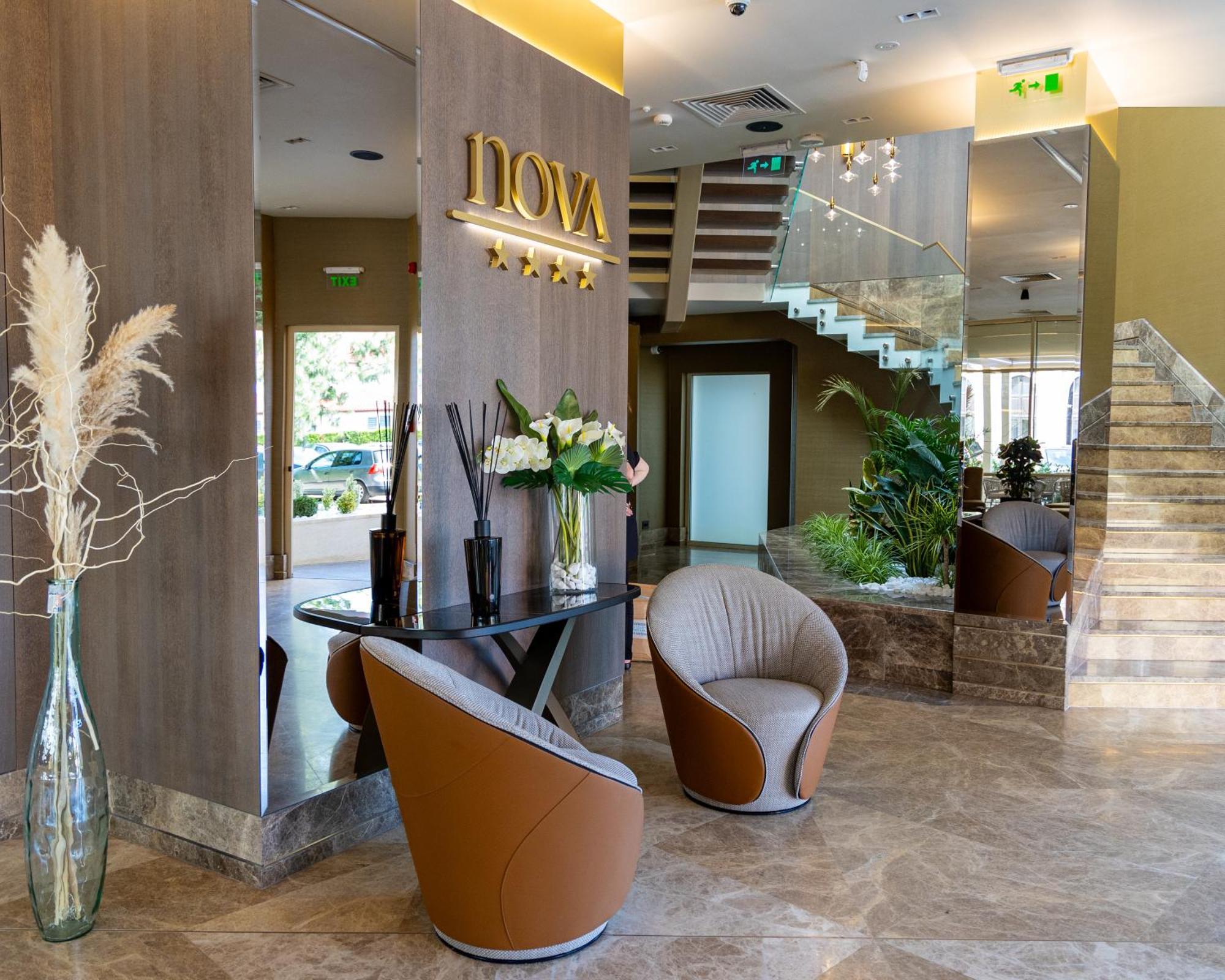 Hotel Nova Luxury Targoviste Exterior foto